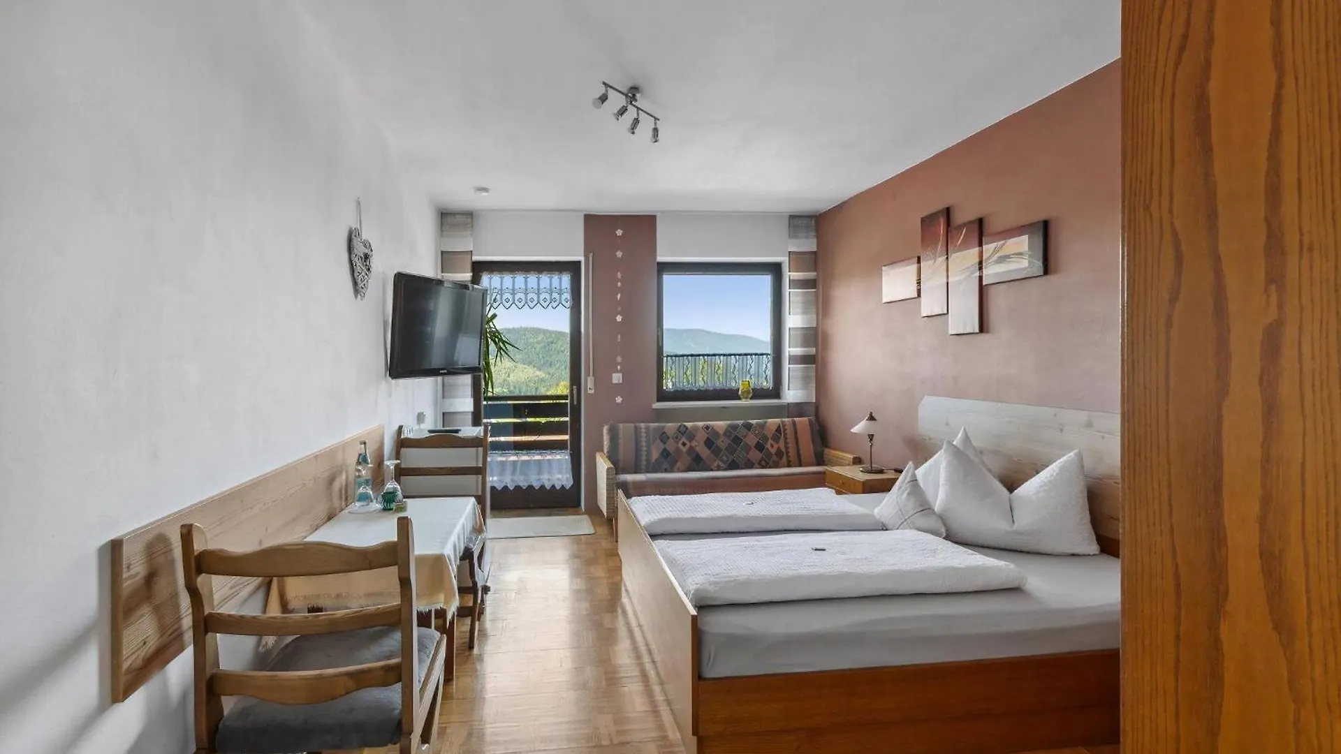 Holiday home Geraeumiges Ferienhaus Mit Garten In Rittsteig Neukirchen beim Heiligen Blut