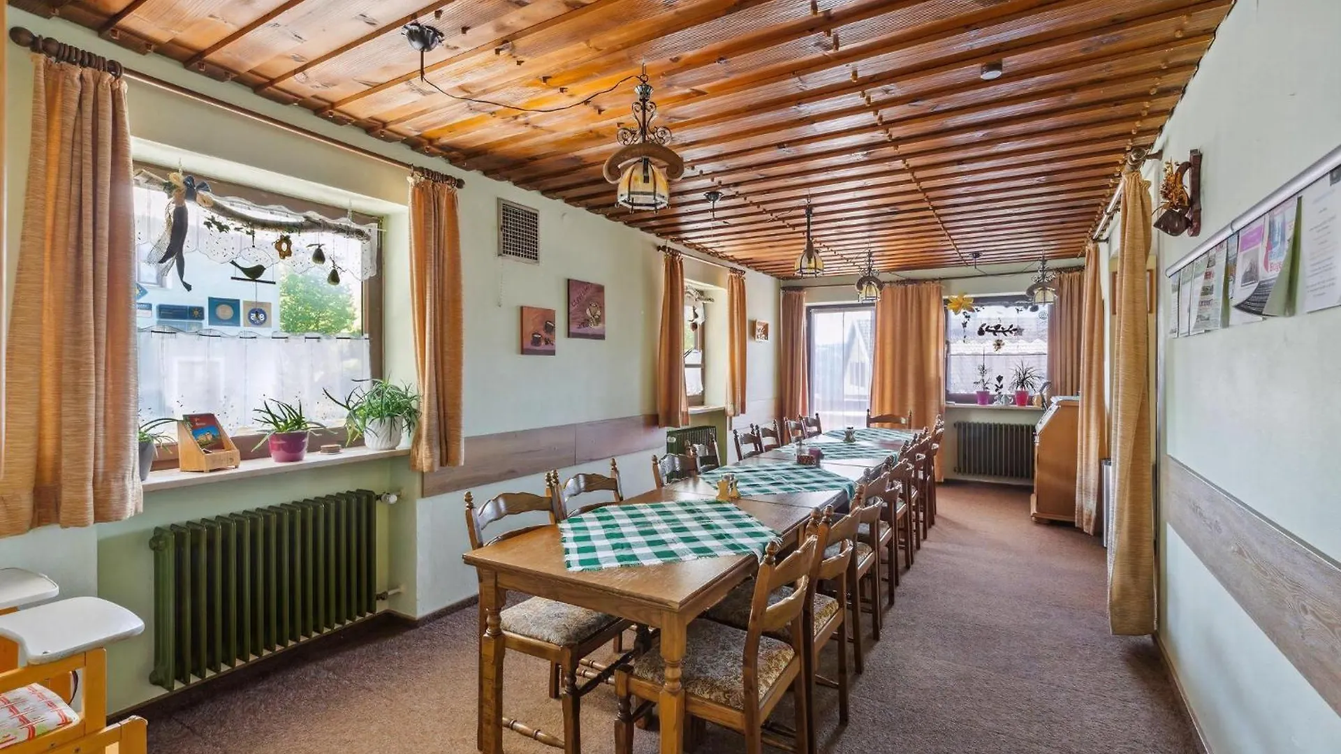 Geraeumiges Ferienhaus Mit Garten In Rittsteig Neukirchen beim Heiligen Blut
