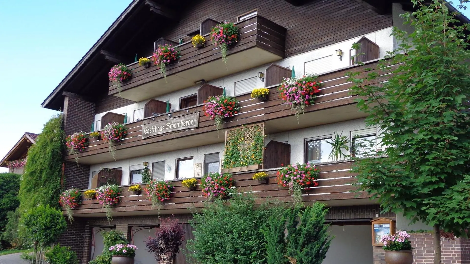 Geraeumiges Ferienhaus Mit Garten In Rittsteig contacts